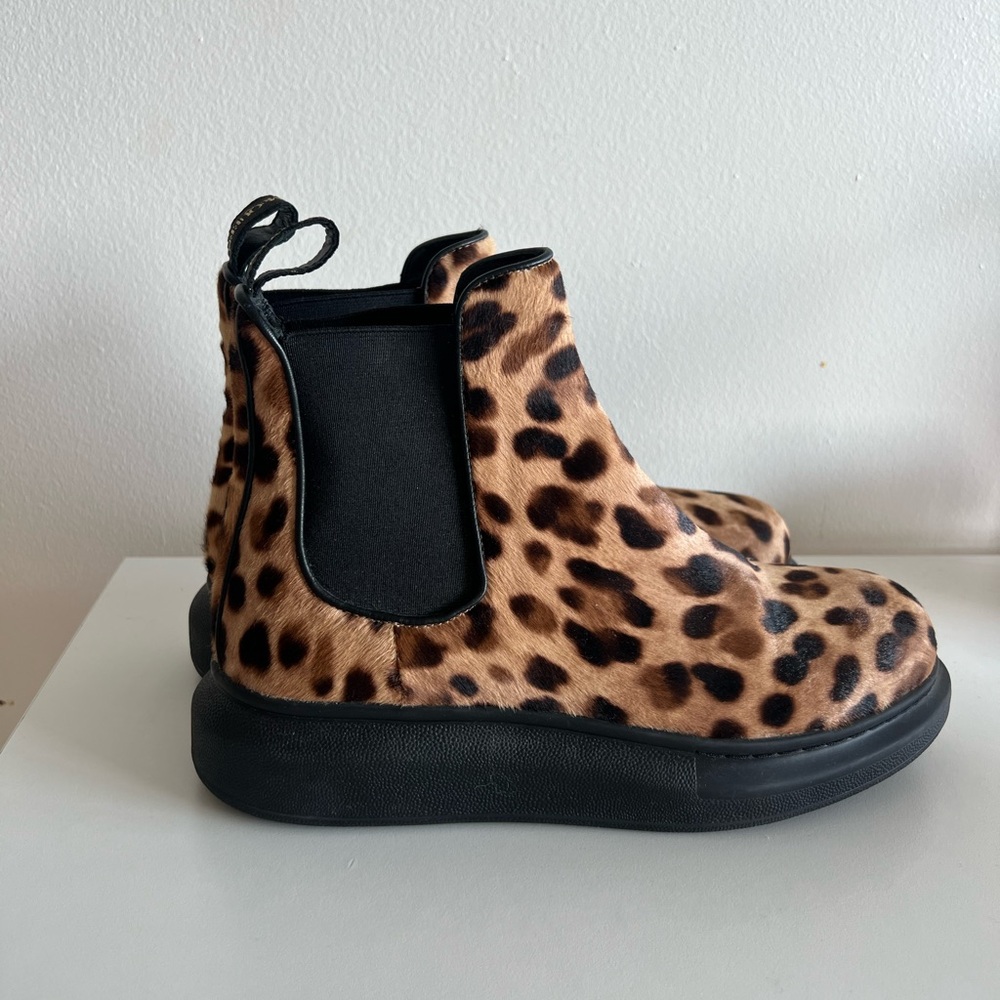 Alexander McQueen Leopard Chelsea Ankle Boots - Picture 3 of 6